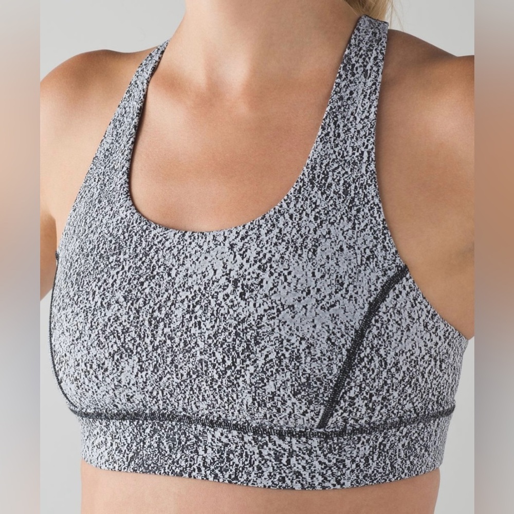 Like New Lululemon Circuit Breaker Bra in Spray Jacquard White Black